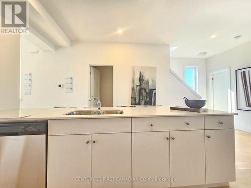 258 Edgevalley Road E, London, ON - Indoor Photo Showing Kitchen With Double Sink