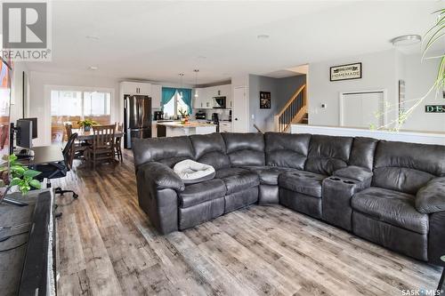 360 Julian Place, Swift Current, SK - Indoor Photo Showing Living Room