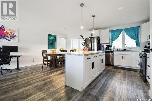 360 Julian Place, Swift Current, SK - Indoor Photo Showing Kitchen With Upgraded Kitchen