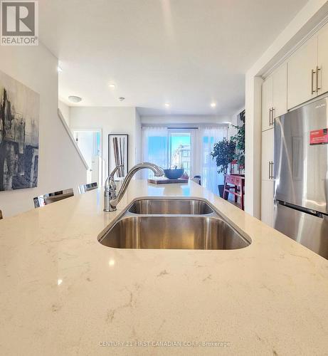 262 Edgevalley Road E, London, ON - Indoor Photo Showing Kitchen With Double Sink