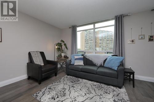 409 - 942 Yonge Street, Toronto, ON - Indoor Photo Showing Living Room