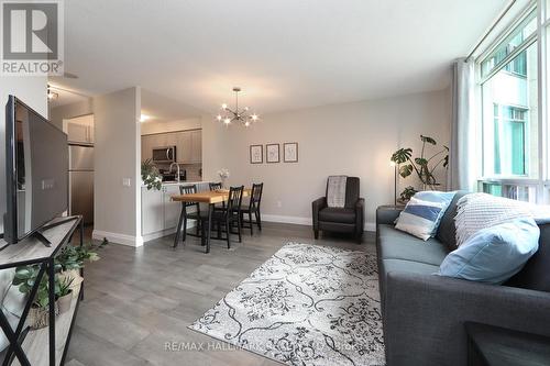 409 - 942 Yonge Street, Toronto, ON - Indoor Photo Showing Living Room