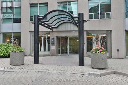 409 - 942 Yonge Street, Toronto, ON - Outdoor