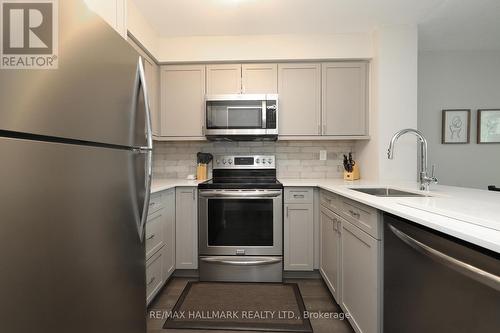 409 - 942 Yonge Street, Toronto, ON - Indoor Photo Showing Kitchen