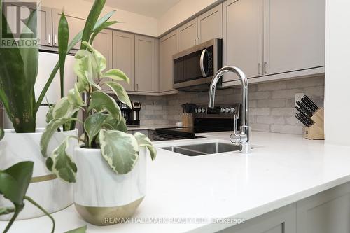 409 - 942 Yonge Street, Toronto, ON - Indoor Photo Showing Kitchen With Double Sink With Upgraded Kitchen