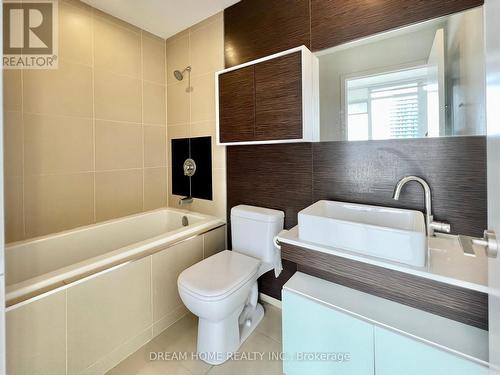 3204 - 75 St Nicholas Street, Toronto, ON - Indoor Photo Showing Bathroom