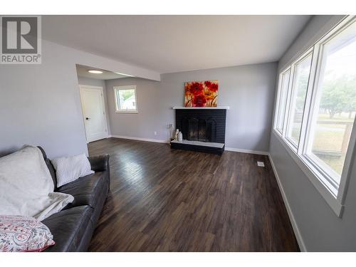 1195 20Th Avenue, Prince George, BC - Indoor Photo Showing Living Room