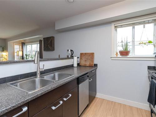 401-356 Gorge Rd East, Victoria, BC - Indoor Photo Showing Kitchen With Double Sink