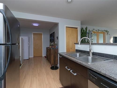 401-356 Gorge Rd East, Victoria, BC - Indoor Photo Showing Kitchen With Double Sink