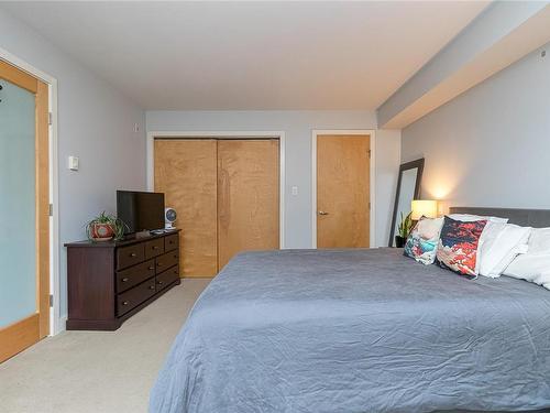 401-356 Gorge Rd East, Victoria, BC - Indoor Photo Showing Bedroom