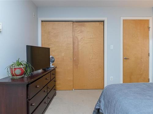 401-356 Gorge Rd East, Victoria, BC - Indoor Photo Showing Bedroom