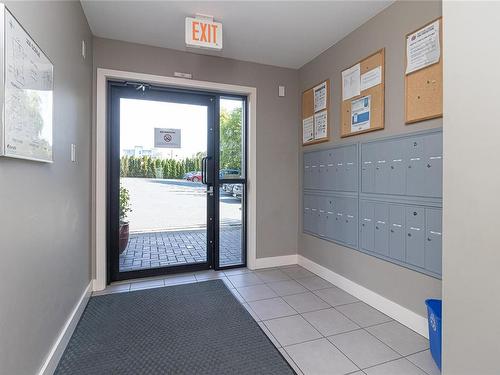 401-356 Gorge Rd East, Victoria, BC - Indoor Photo Showing Other Room