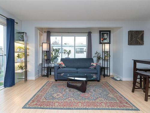 401-356 Gorge Rd East, Victoria, BC - Indoor Photo Showing Living Room