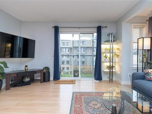 401-356 Gorge Rd East, Victoria, BC - Indoor Photo Showing Living Room