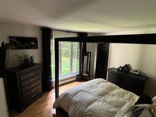 Master bedroom - 22 Mtée Manory, Sainte-Marguerite-Du-Lac-Masson, QC - Indoor Photo Showing Bedroom