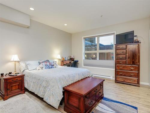 102-10421 Resthaven Dr, Sidney, BC - Indoor Photo Showing Bedroom