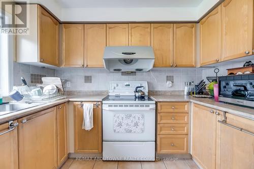 50 Casabel Drive, Vaughan, ON - Indoor Photo Showing Kitchen