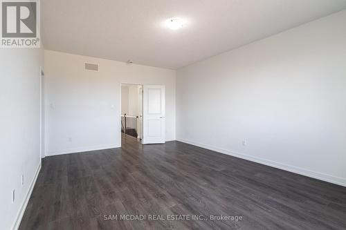 207 Fowley Drive, Oakville, ON - Indoor Photo Showing Other Room