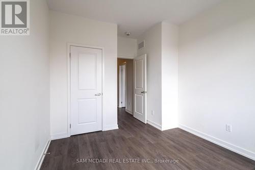 207 Fowley Drive, Oakville, ON - Indoor Photo Showing Other Room