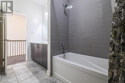 207 Fowley Drive, Oakville, ON - Indoor Photo Showing Bathroom