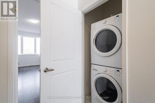 207 Fowley Drive, Oakville, ON - Indoor Photo Showing Laundry Room