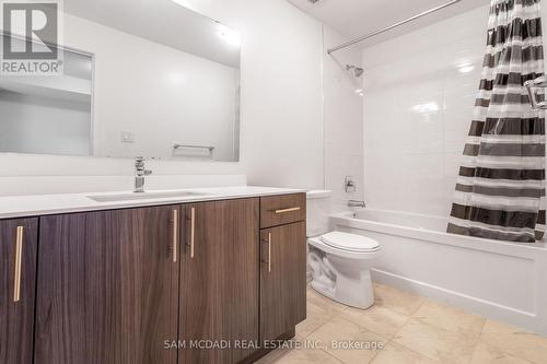 207 Fowley Drive, Oakville, ON - Indoor Photo Showing Bathroom