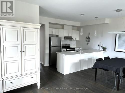 74 Mcalister Avenue, Richmond Hill, ON - Indoor Photo Showing Kitchen