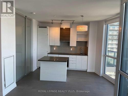 2601 - 59 Annie Craig Drive, Toronto, ON - Indoor Photo Showing Kitchen