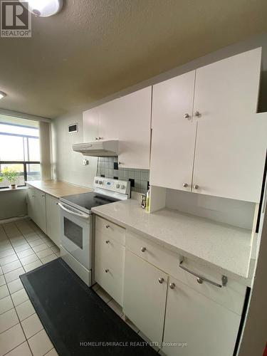 903 - 18 Knightsbridge Road, Brampton, ON - Indoor Photo Showing Kitchen