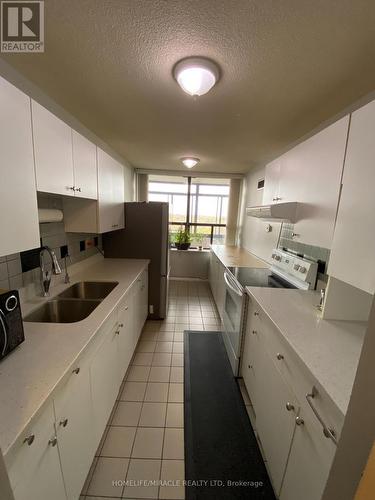 903 - 18 Knightsbridge Road, Brampton, ON - Indoor Photo Showing Kitchen With Double Sink