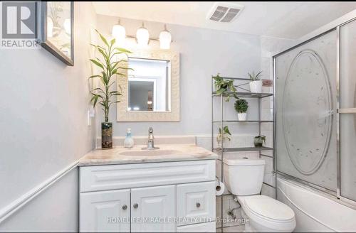 903 - 18 Knightsbridge Road, Brampton, ON - Indoor Photo Showing Bathroom