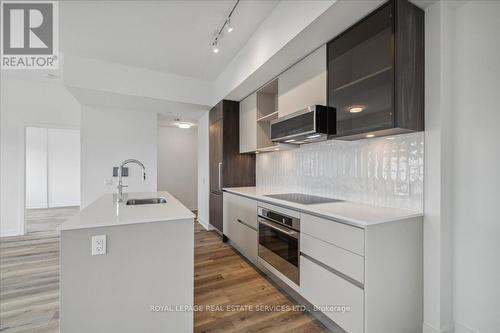 529 - 395 Dundas Street, Oakville, ON - Indoor Photo Showing Kitchen With Upgraded Kitchen