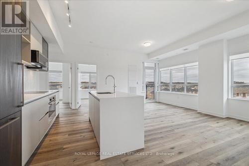 529 - 395 Dundas Street, Oakville, ON - Indoor Photo Showing Kitchen With Upgraded Kitchen