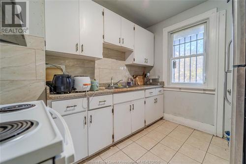 694 Partington Avenue, Windsor, ON - Indoor Photo Showing Kitchen