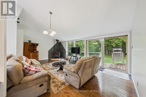 2929 Antelope Trail, Smith-Ennismore-Lakefield, ON - Indoor Photo Showing Living Room