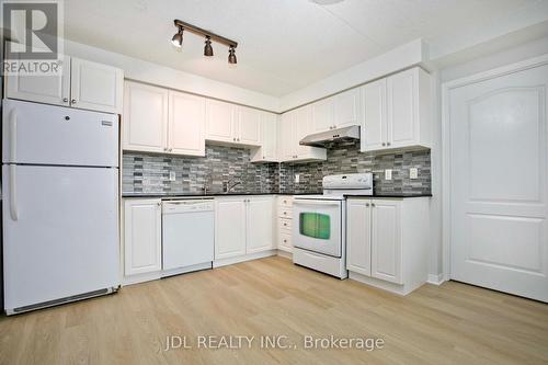 715 - 4600 Steeles Avenue E, Markham, ON - Indoor Photo Showing Kitchen