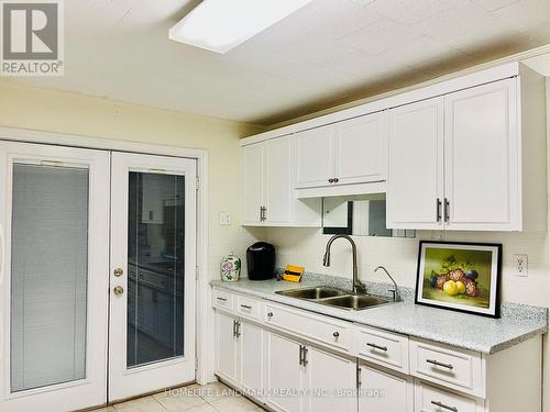 333 Hickory Street, Collingwood, ON - Indoor Photo Showing Kitchen With Double Sink