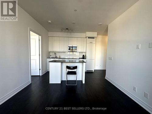 403 - 30 Elm Drive W, Mississauga, ON - Indoor Photo Showing Kitchen