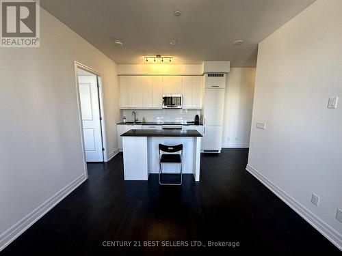 403 - 30 Elm Drive W, Mississauga, ON - Indoor Photo Showing Kitchen