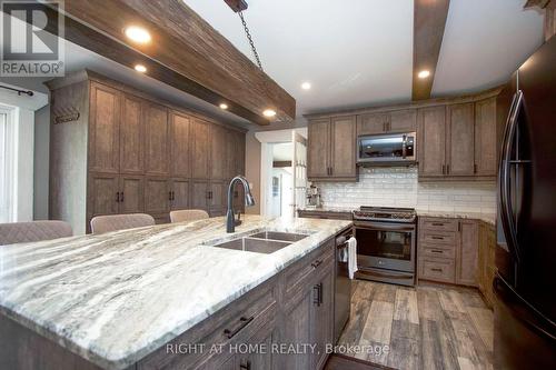 2472 Regional Road 42 Road, Clarington, ON - Indoor Photo Showing Kitchen With Double Sink With Upgraded Kitchen