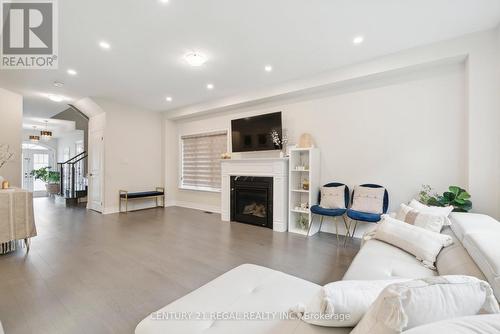 126 Heritage Street, Bradford West Gwillimbury, ON - Indoor Photo Showing Living Room With Fireplace