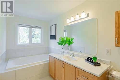 171 Highbury Park Drive, Ottawa, ON - Indoor Photo Showing Bathroom