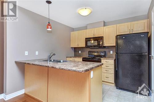 Kitchen view 3 - 139 Harthill Way Unit#B, Ottawa, ON - Indoor Photo Showing Kitchen With Double Sink