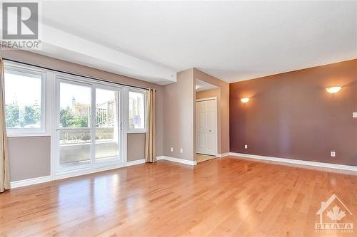 Living room / dining room view - 139 Harthill Way Unit#B, Ottawa, ON - Indoor Photo Showing Other Room