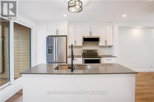 14 - 2890 Presqu'Ile Road, Alfred And Plantagenet, ON - Indoor Photo Showing Kitchen With Upgraded Kitchen