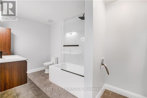 14 - 2890 Presqu'Ile Road, Alfred And Plantagenet, ON - Indoor Photo Showing Bathroom