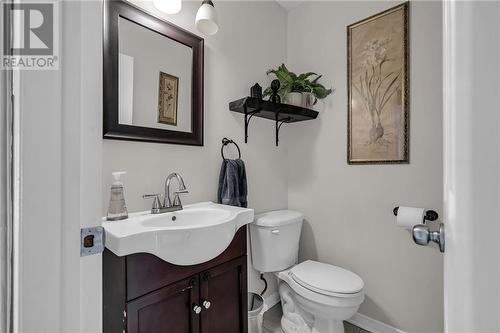 2747 Ross Avenue, Cornwall, ON - Indoor Photo Showing Bathroom