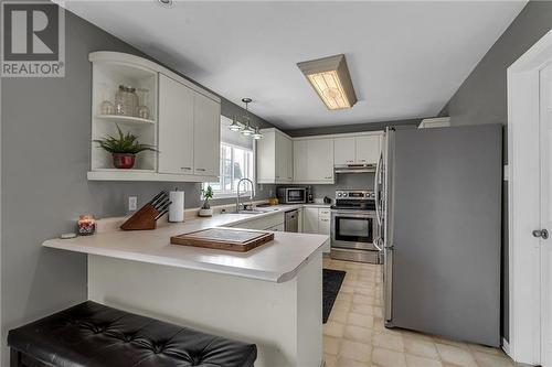 2747 Ross Avenue, Cornwall, ON - Indoor Photo Showing Kitchen