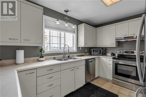 2747 Ross Avenue, Cornwall, ON - Indoor Photo Showing Kitchen With Double Sink