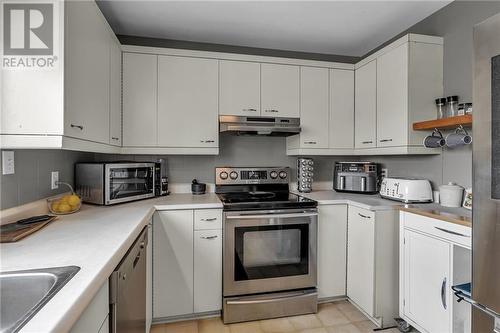 2747 Ross Avenue, Cornwall, ON - Indoor Photo Showing Kitchen